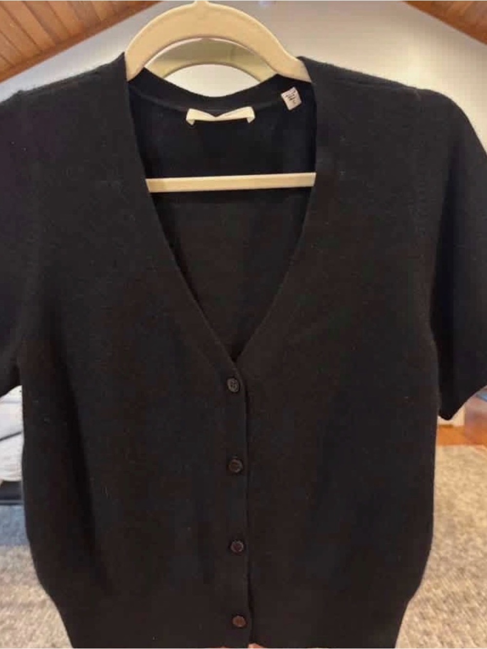 Doen Arella puff sleeve Black Short-Sleeve V-Neck Button Cardigan